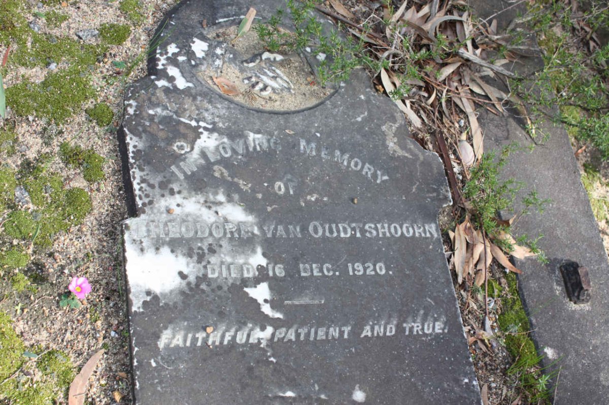 OUDTSHOORN Theodore, van -1920