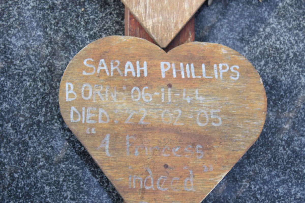 PHILLIPS Sarah 1944-2005