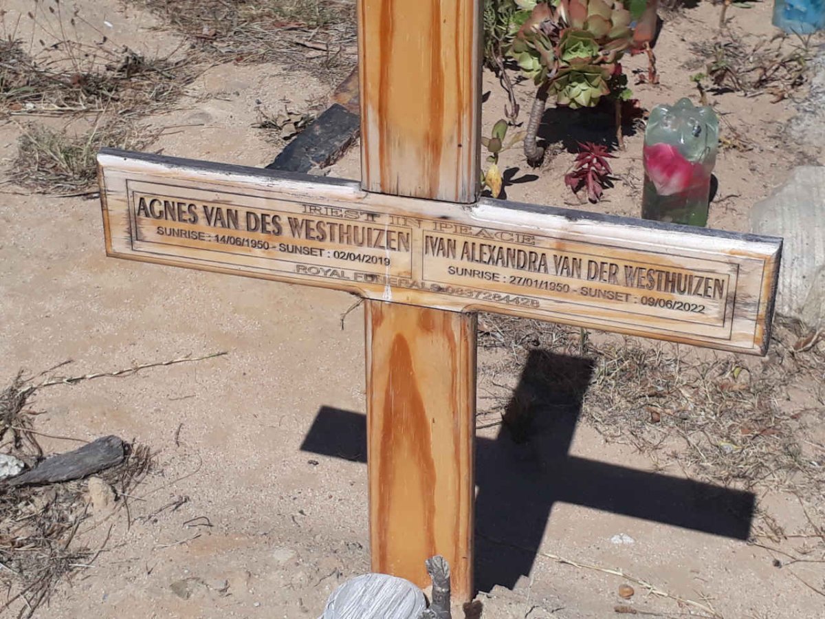 WESTHUIZEN Ivan Alexandra, van 1950-2022 &amp; Agnes 1950-2019
