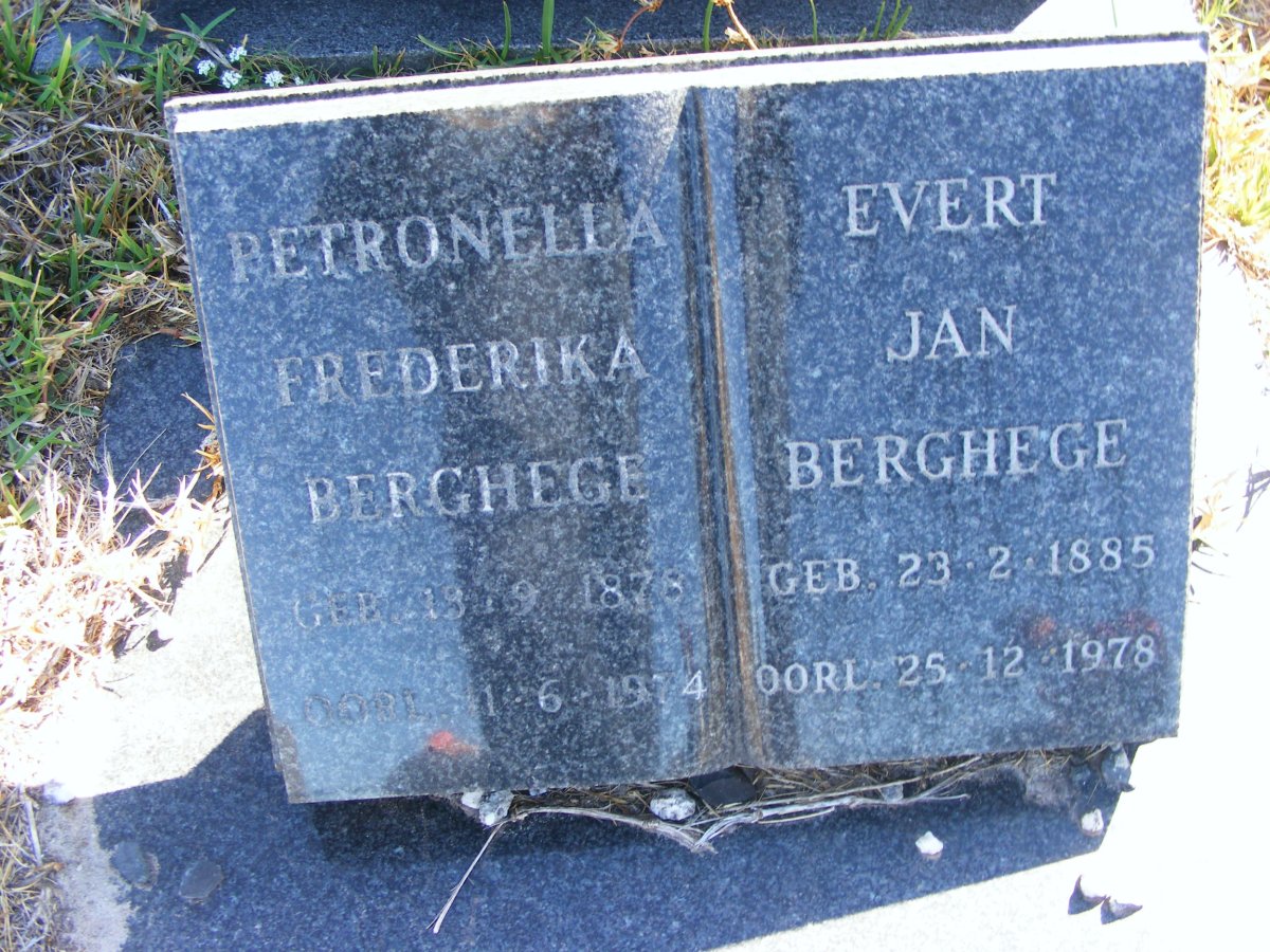 BERGHEGE Evert Jan 1885-1978 &amp; Petronella Frederika 1878-1974