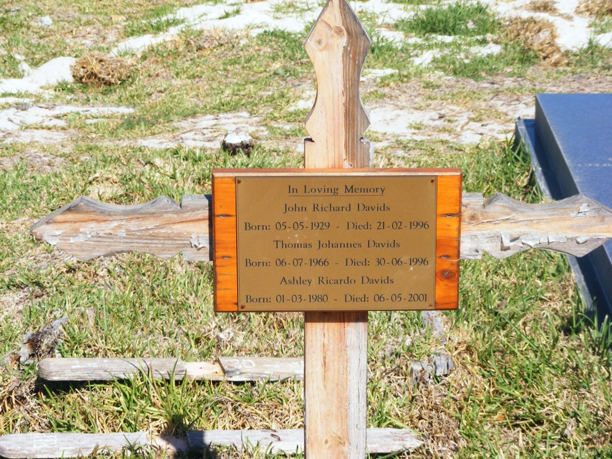 DAVIDS John Richard 1929-1996 :: DAVIDS Thomas Johannes 1966-1996 :: DAVIDS Ashley Ricardo 1980-2001
