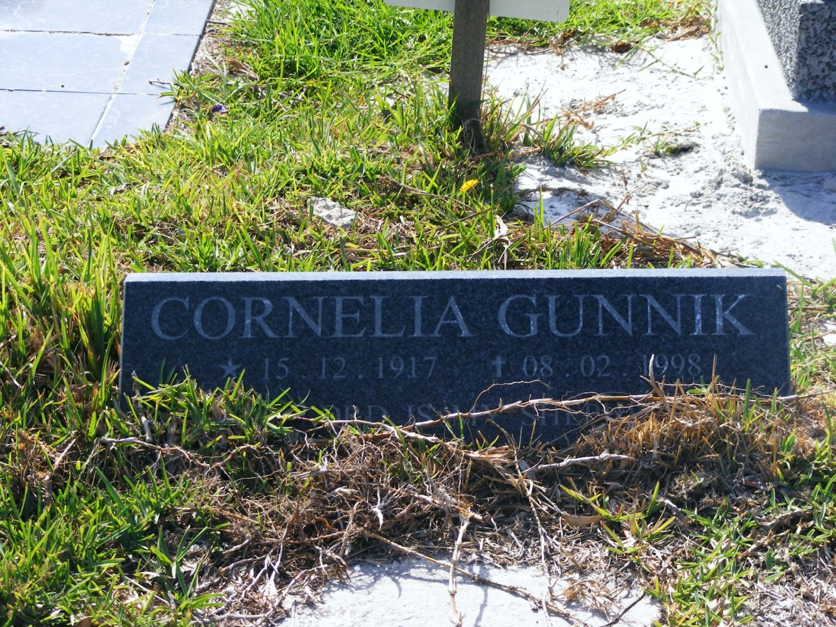 GUNNIK Cornelia 1917-1998