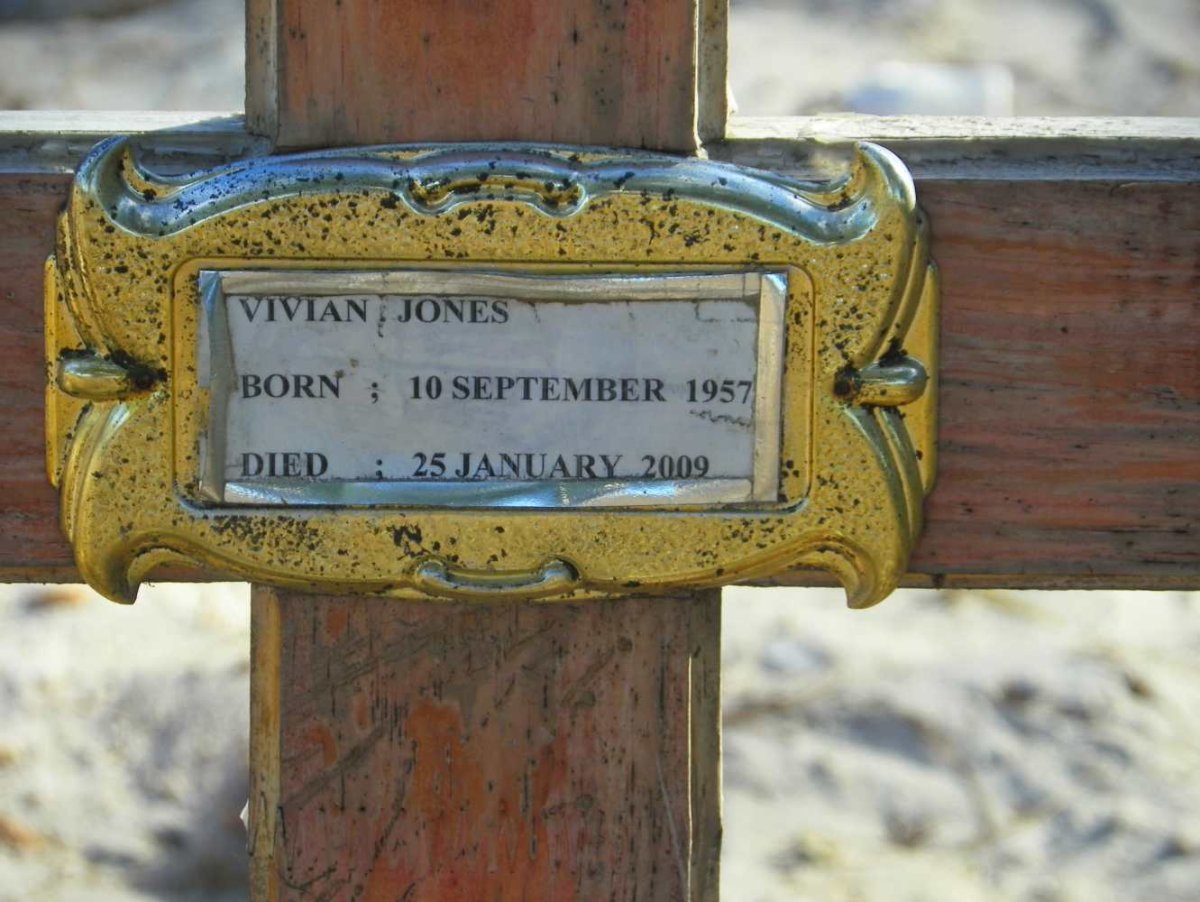 JONES Vivian 1957-2009