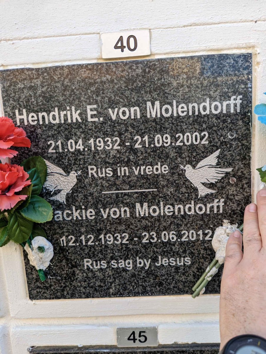 MOLENDORFF Hendrik E., von 1932-2002 &amp; Jackie 1932-2012