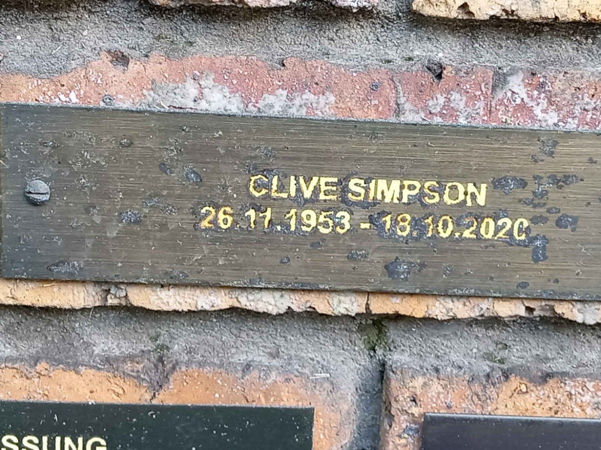 SIMPSON Clive 1953-2020