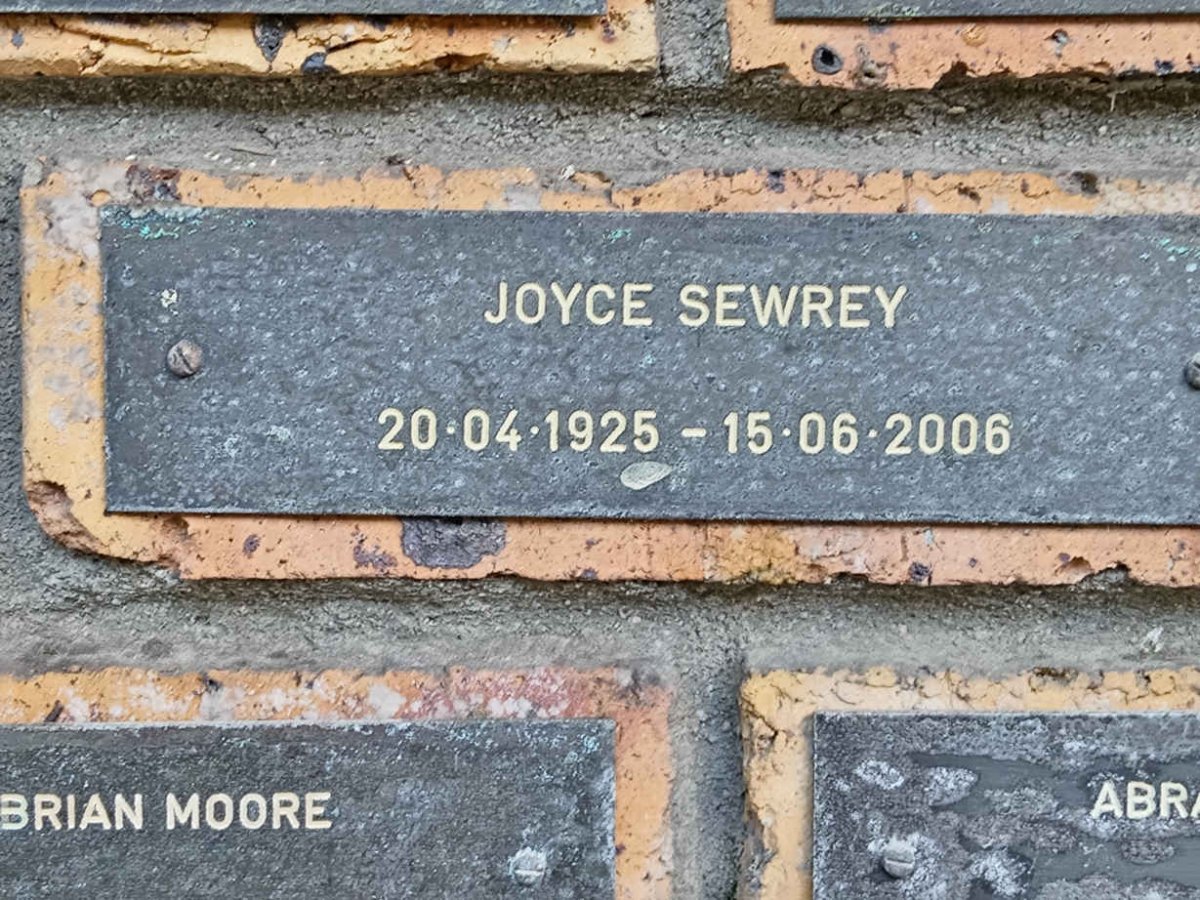 SEWREY Joyce 1925-2006