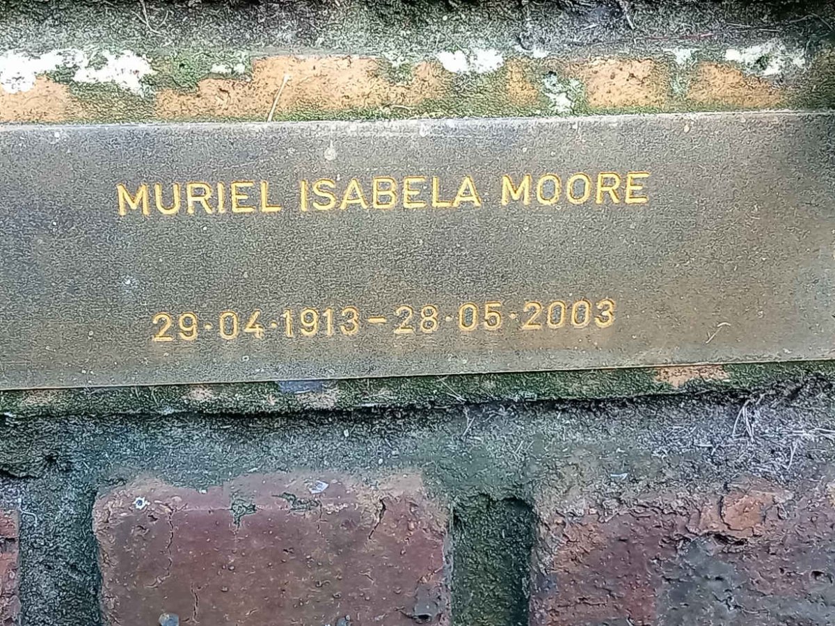 MOORE Muriel Isabela 1913-2003