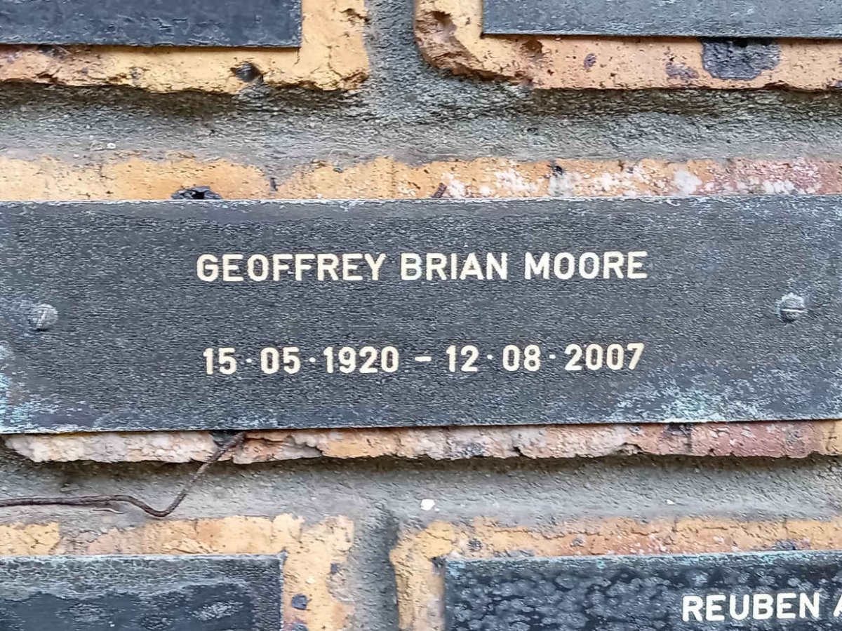 MOORE Geoffrey Brian 1920-2007