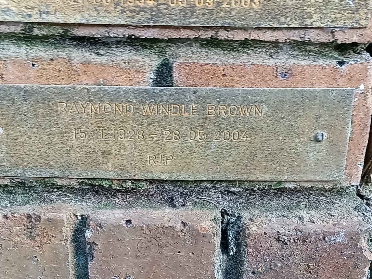 BROWN Raymond Windle 1928-2004