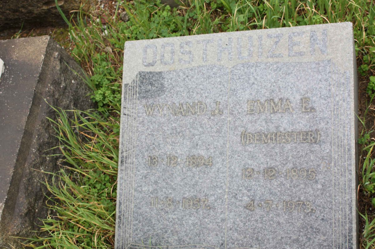OOSTHUIZEN Wynand J. 1894-1957 &amp; Emma E. BEMIESTER 1895-1973