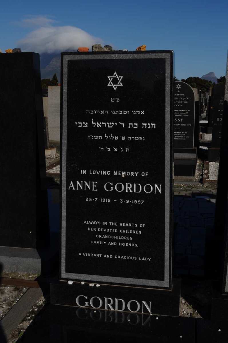 GORDON Anne 1915-1997
