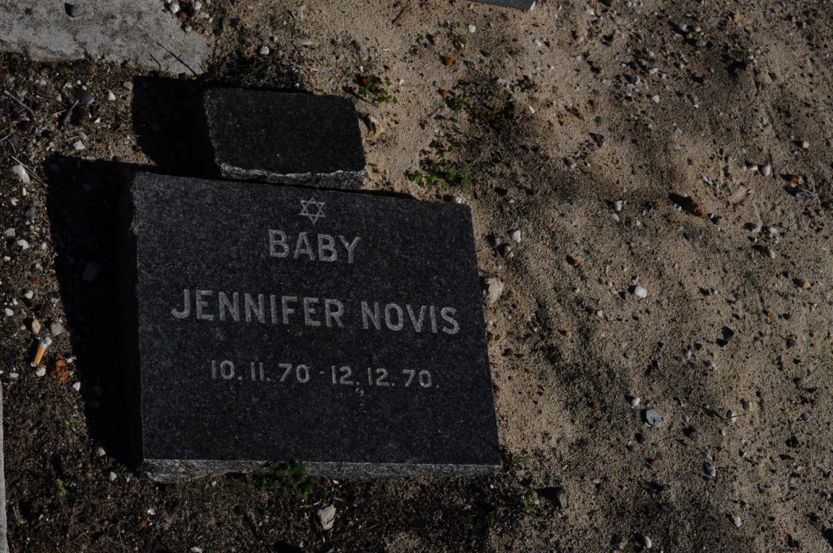 NOVIS Jennifer 1970-1970