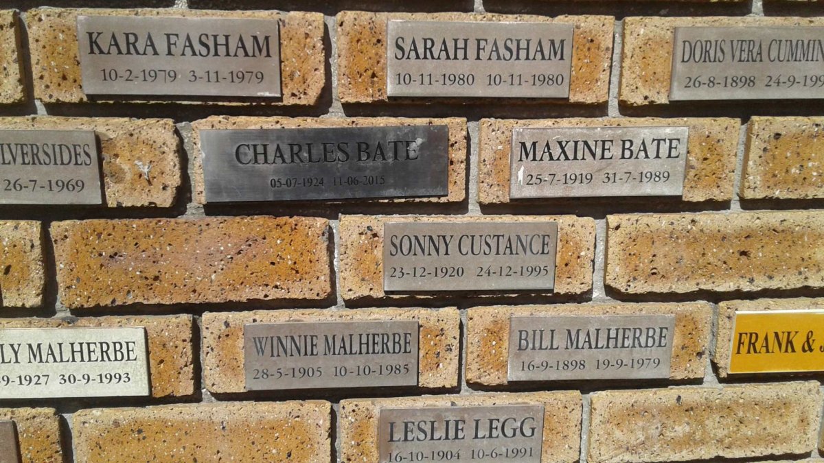 FASHAM Kara 1979-1979 :: FASHAM Sarah 1980-1980 :: BATE Charles 1924-2015 &amp; Maxine 1919-1989 :: CUSTANCE Sonny 1920-1995