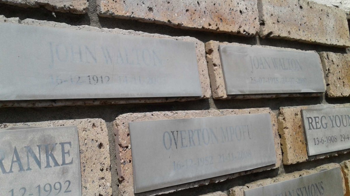 WALTON John 1912-2003 :: WALTON Joan 1915- 2007 :: OVERTON Mpofu 1952-2008 :: YOUNG Reg 1908-?
