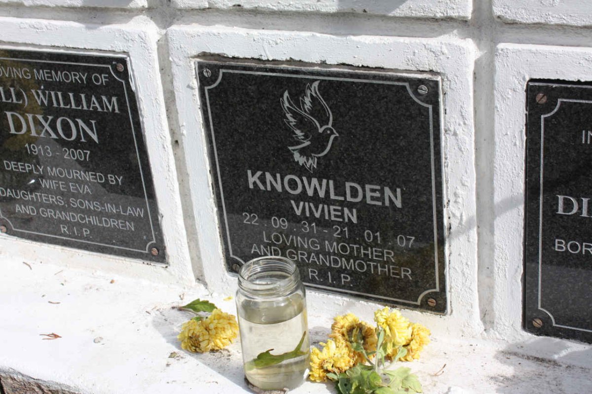 KNOWLDEN Vivien 1931-2007 [21-07]