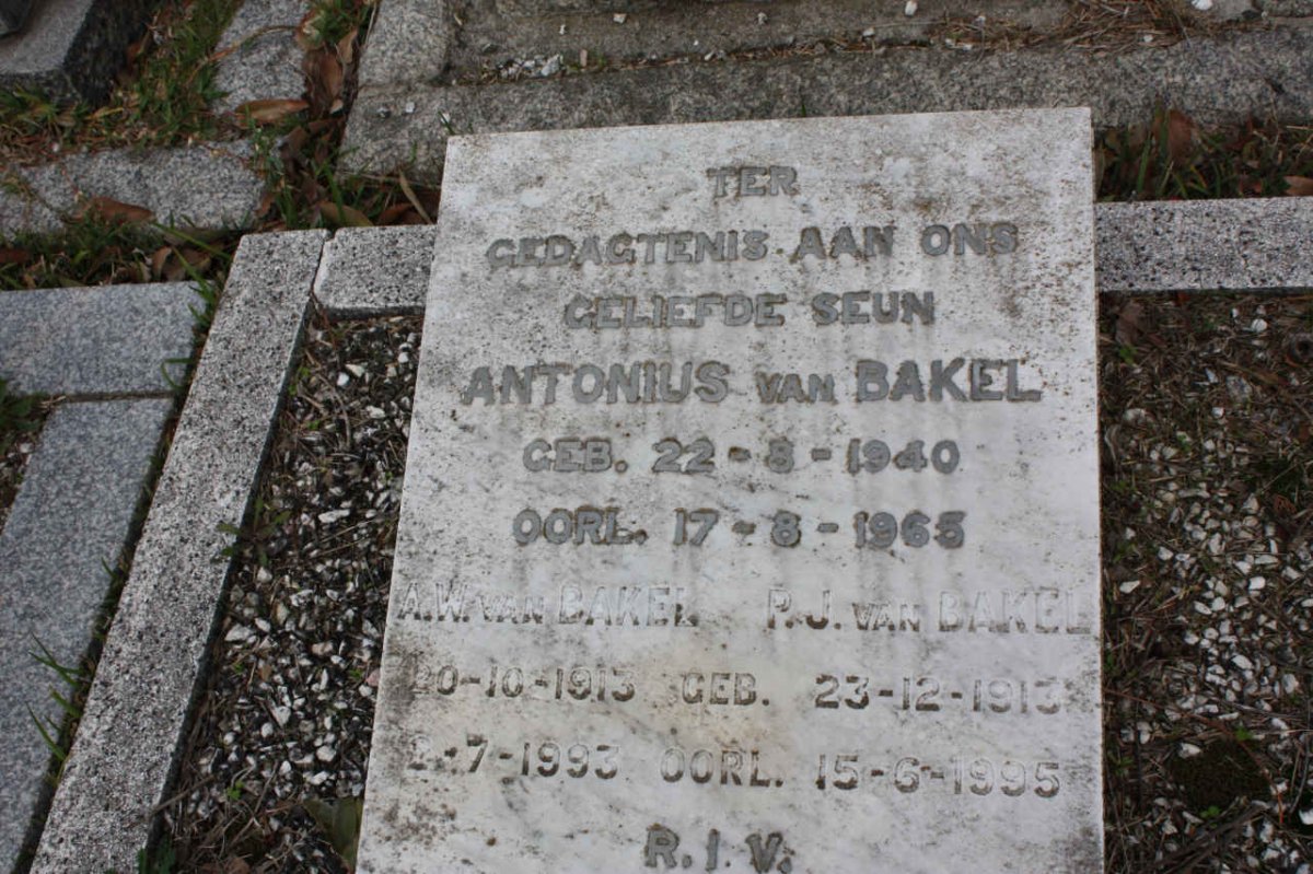 BAKEL A.W., van 1913-1993 :: VAN BAKEL P.J. 1913-1995 :: VAN BAKEL Antonius 1940-1965