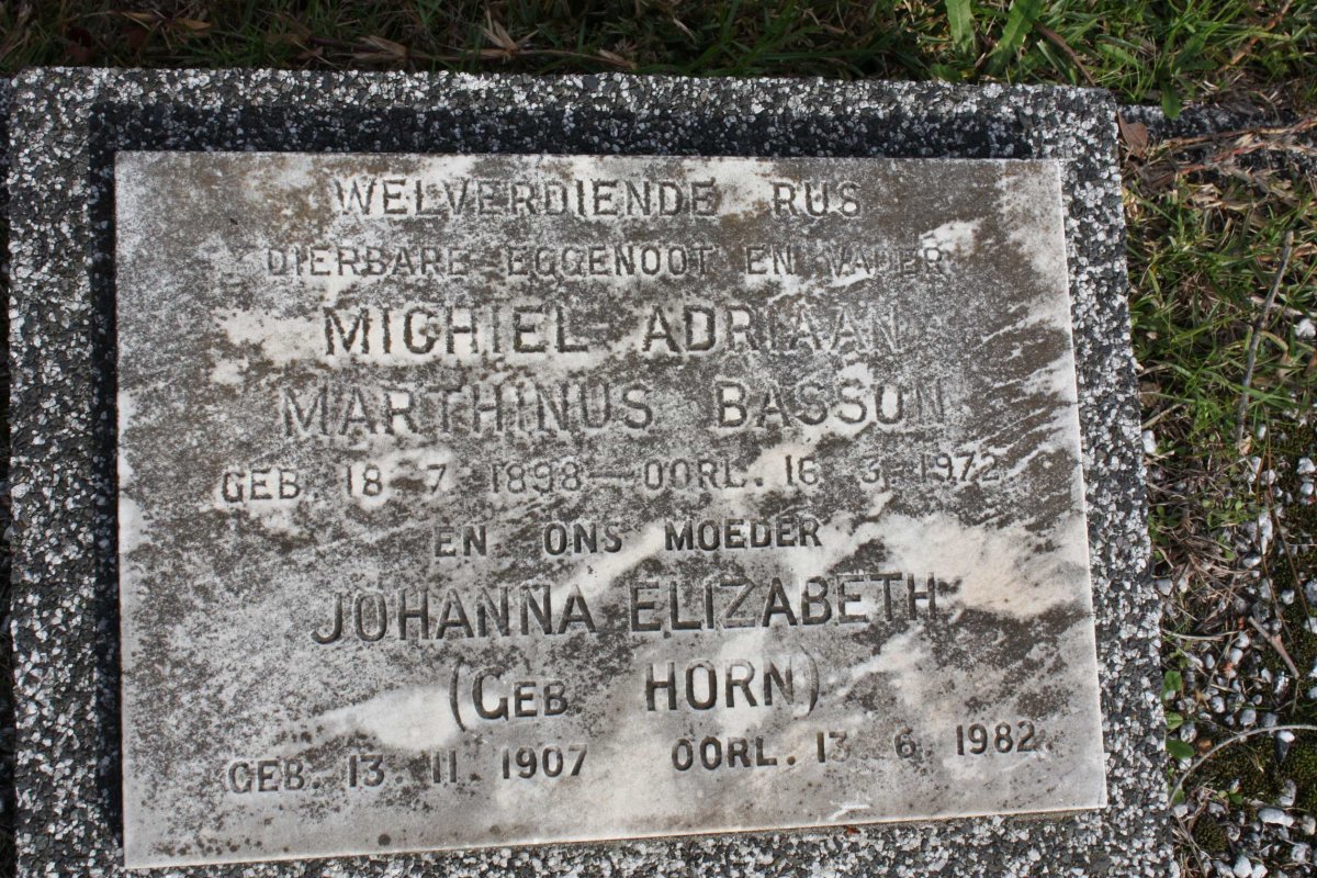 BASSON Michiel Adriaan Marthinus 1898-1972 &amp; Johanna Elizabeth HORN 1907-1982