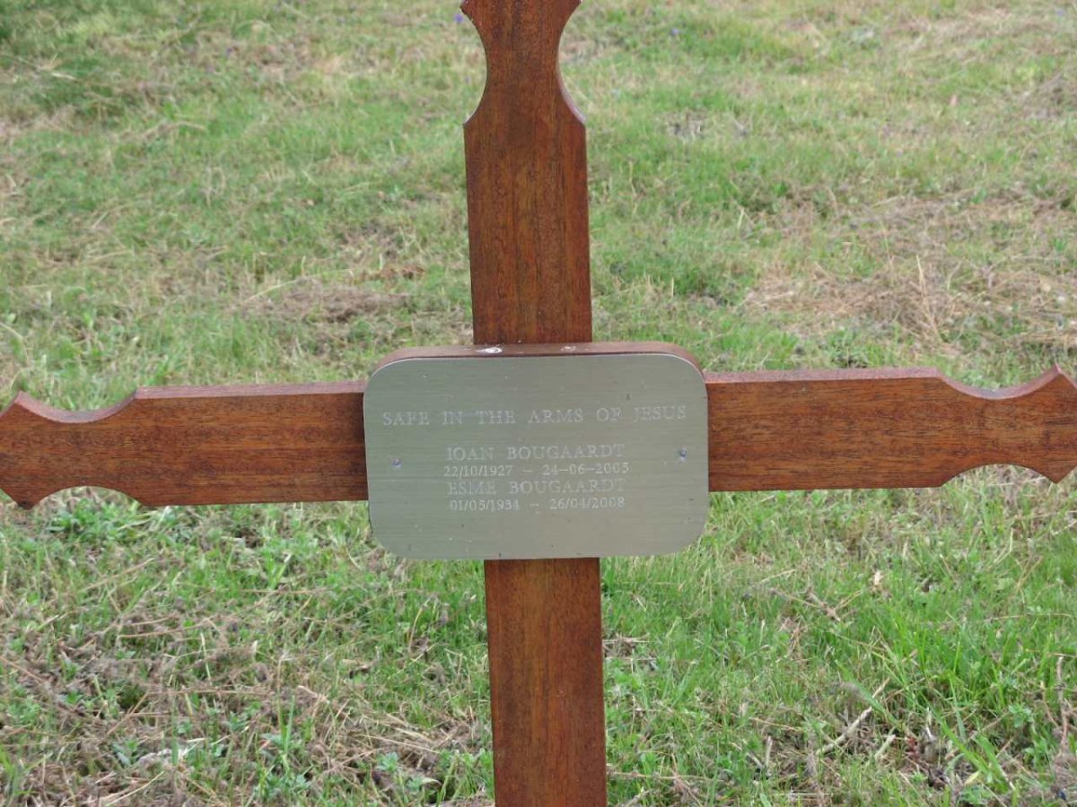 BOUGAARDT Ioan 1927-2005 &amp; Esme 1934-2008