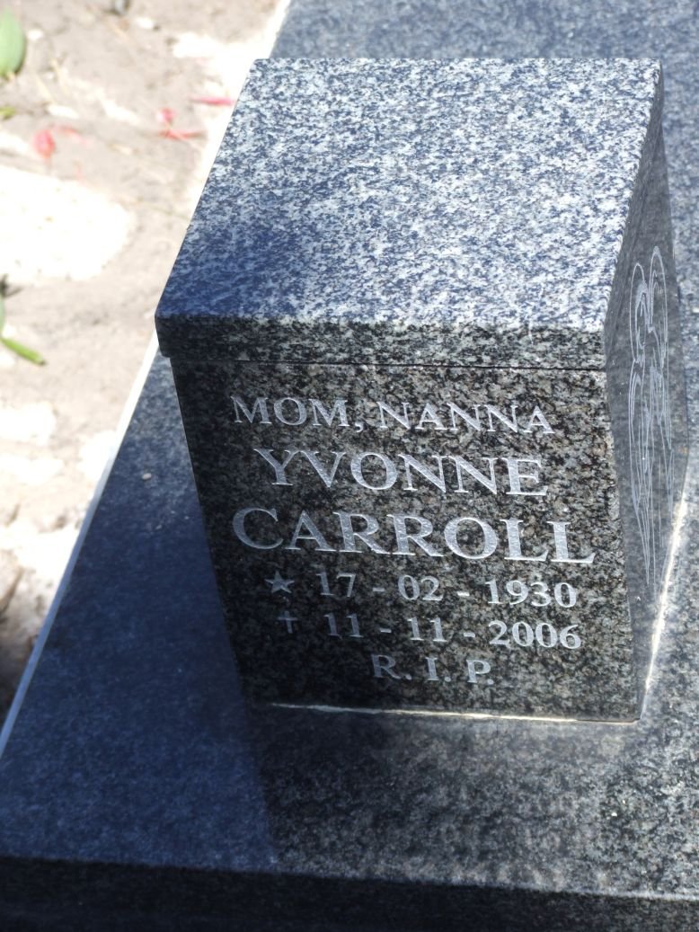 CARROLL Yvonne 1930-2006