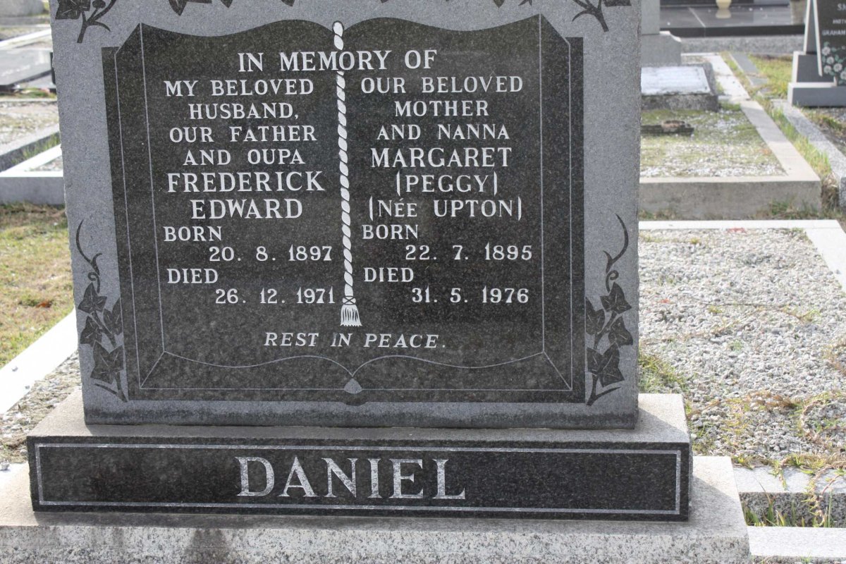 DANIEL Frederick Edward 1897-1971 &amp; Margaret UPTON 1895-1976