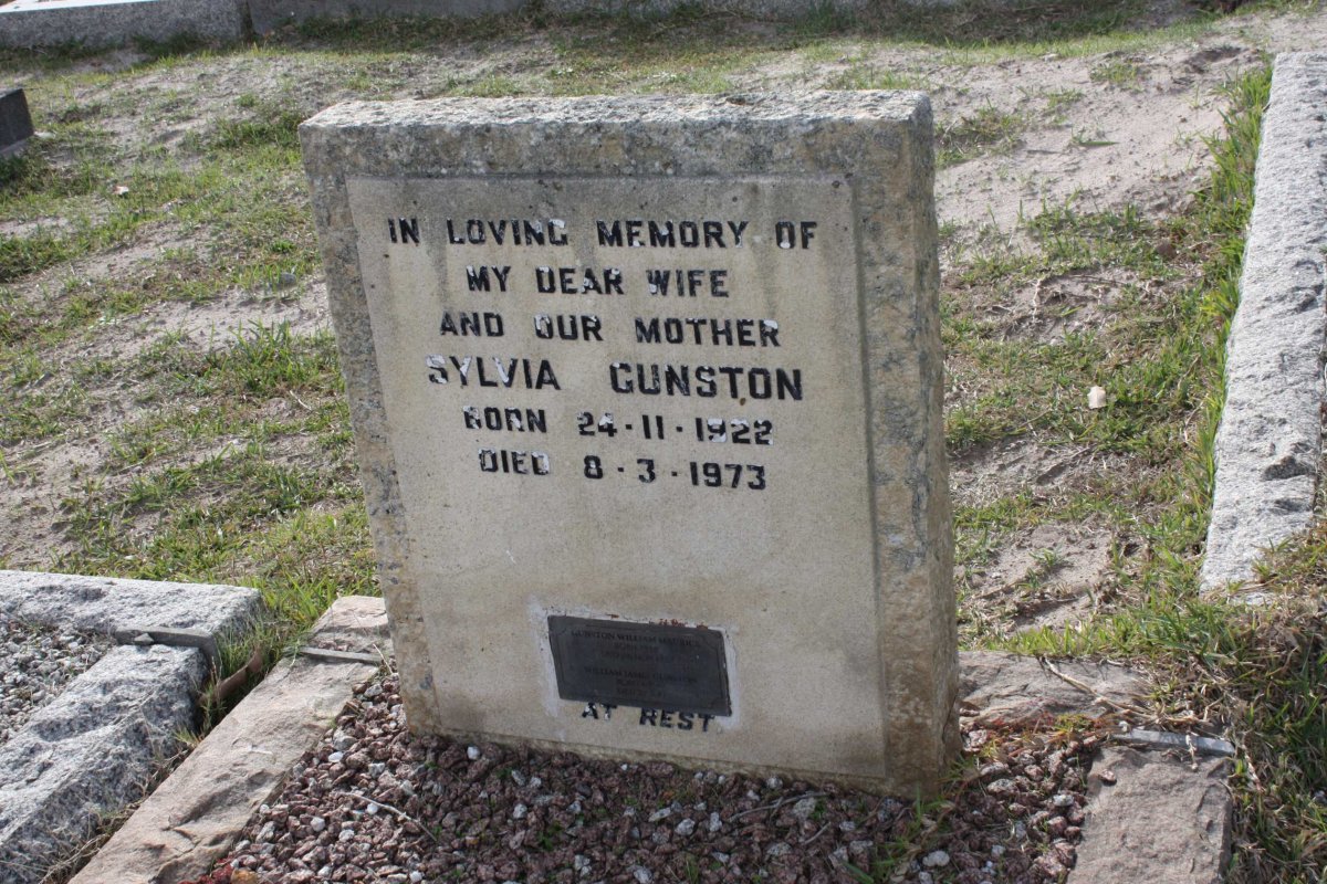 GUNSTON William Maurice 1918-1983 &amp; Sylvia 1922-1973 :: GUNSTON William James 1949-1997