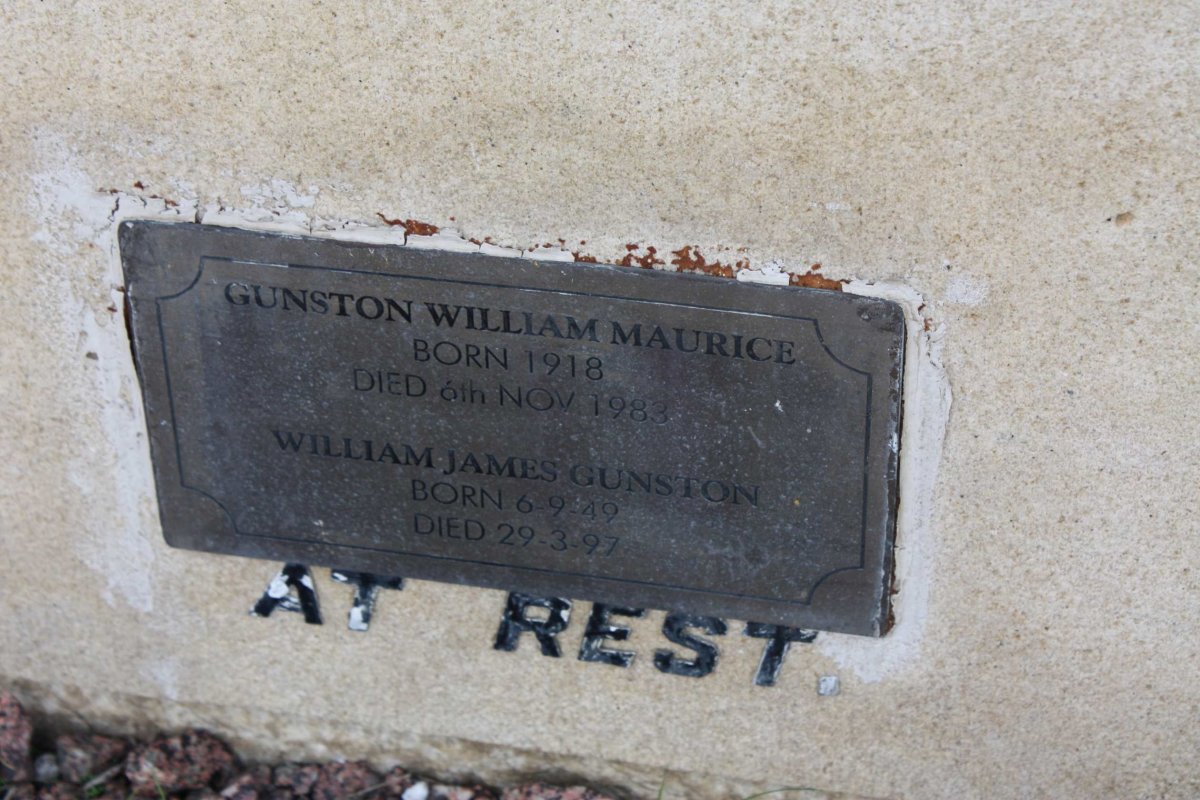 GUNSTON William Maurice 1918-1983 :: GUNSTON William James 1949-1997