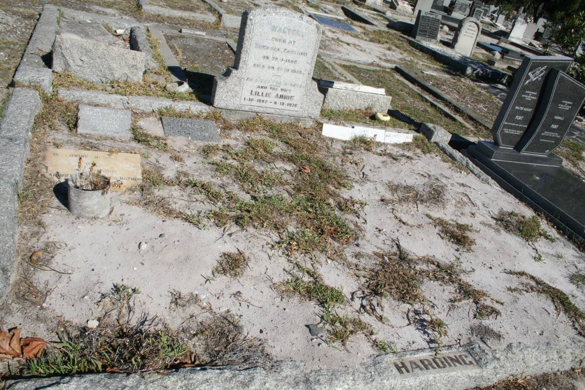 HARDING GRAVE