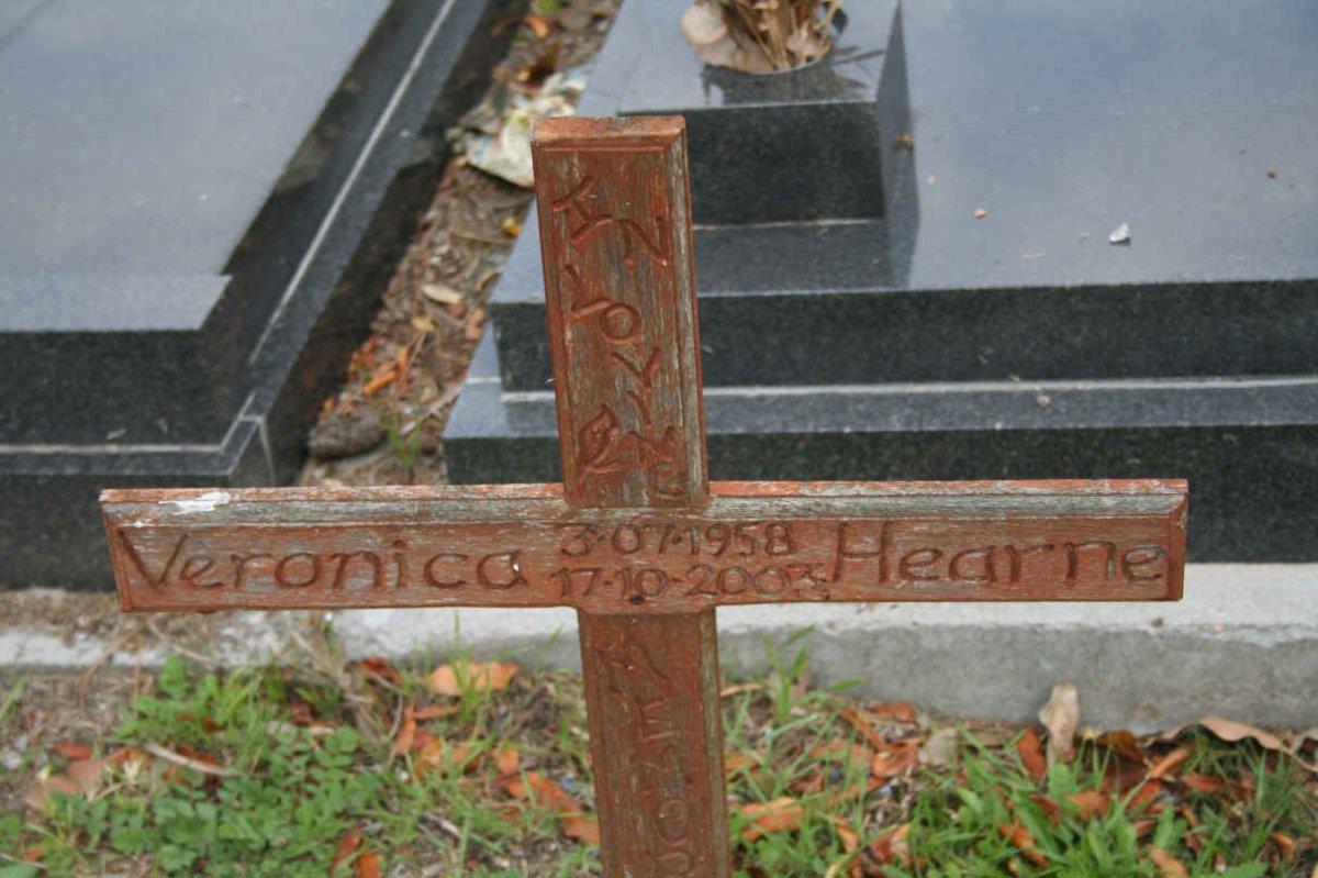 HEARNE Veronica 1958-2003
