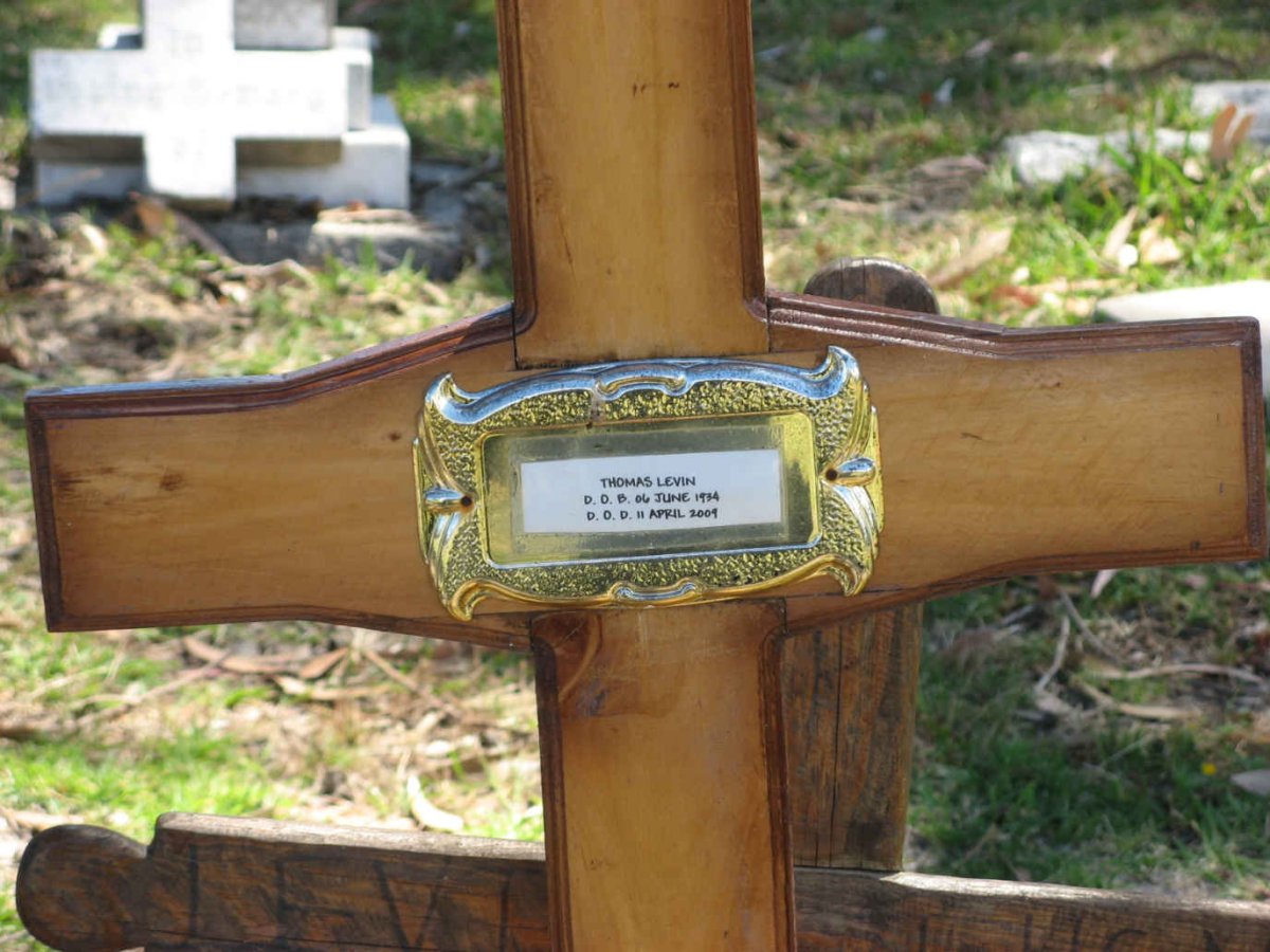 LEVIN Thomas 1934-2009
