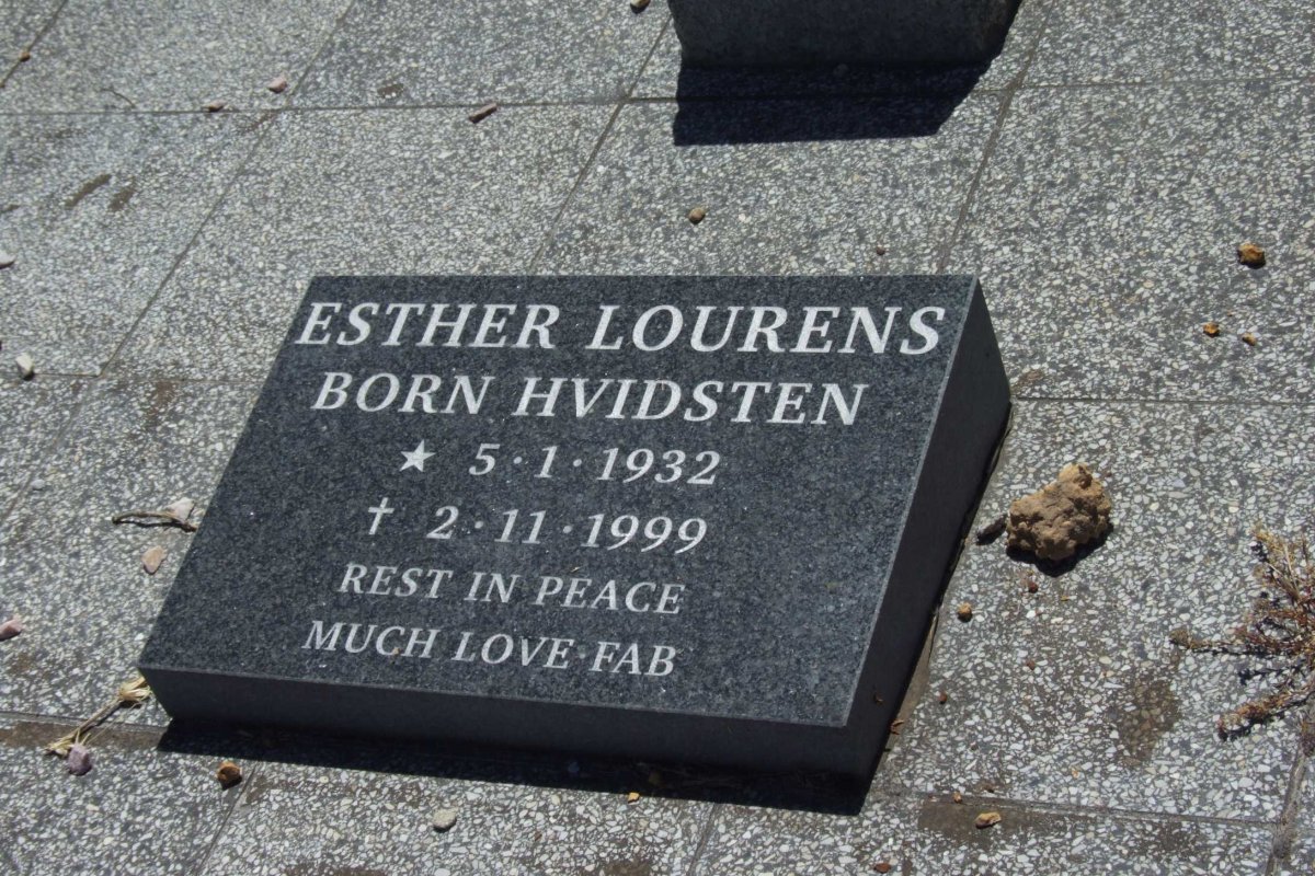 LOURENS Esther nee HVIDSTEN 1932-1999