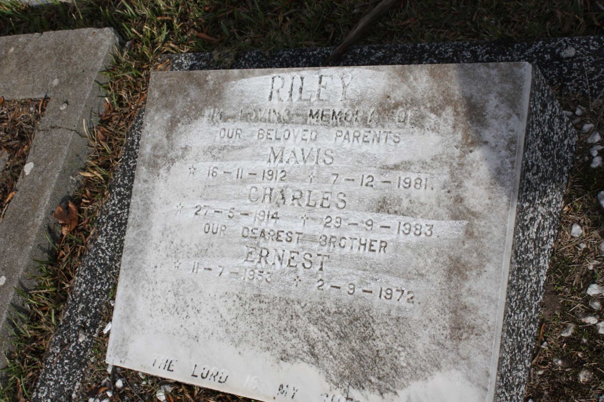 RILEY Charles 1914-1983 &amp; Mavis 1912-1981 :: RILEY Ernest 1953-1972