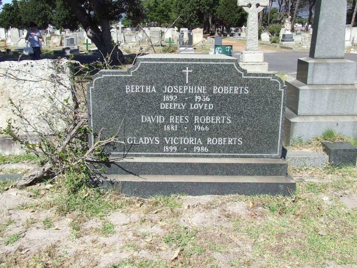 ROBERTS David Rees 1881-1966 :: ROBERTS Bertha Josephine 1892-1936 :: ROBERTS Gladys Victoria 1899-1986