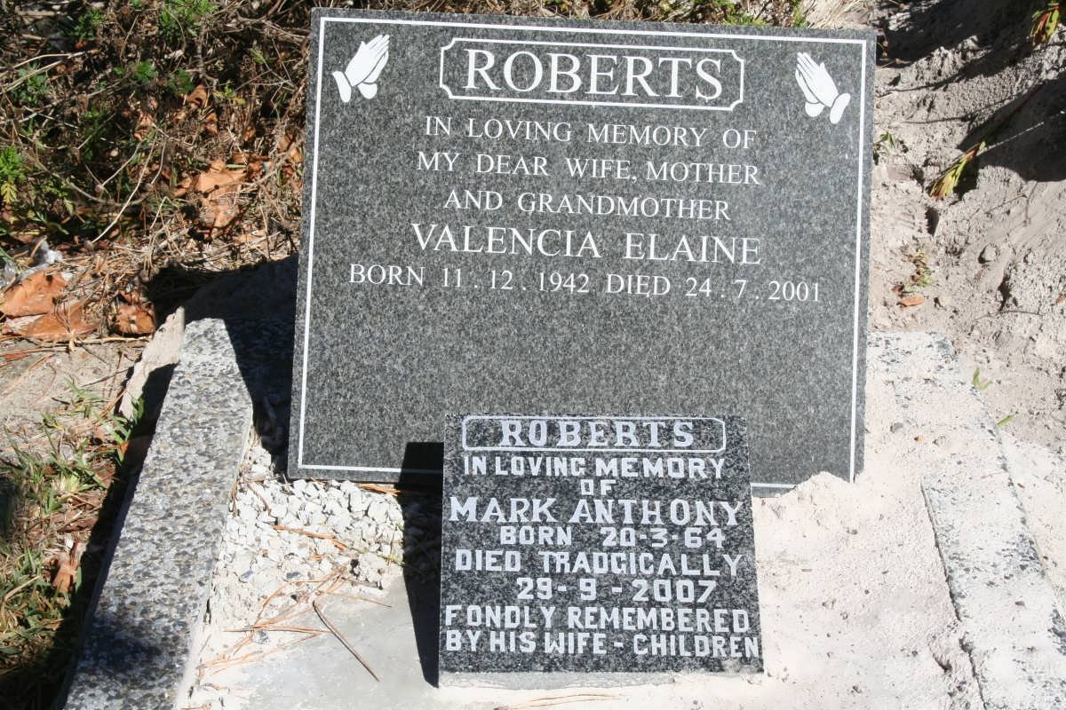 ROBERTS Valencia Elaine 1942-2001 :: ROBERTS Mark Anthony 1964-2007