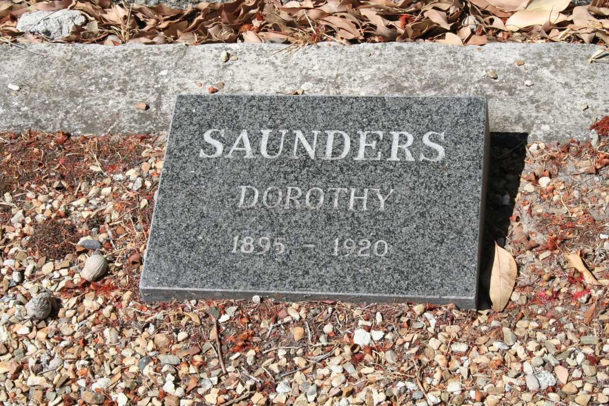 SAUNDERS Dorothy 1895-1920