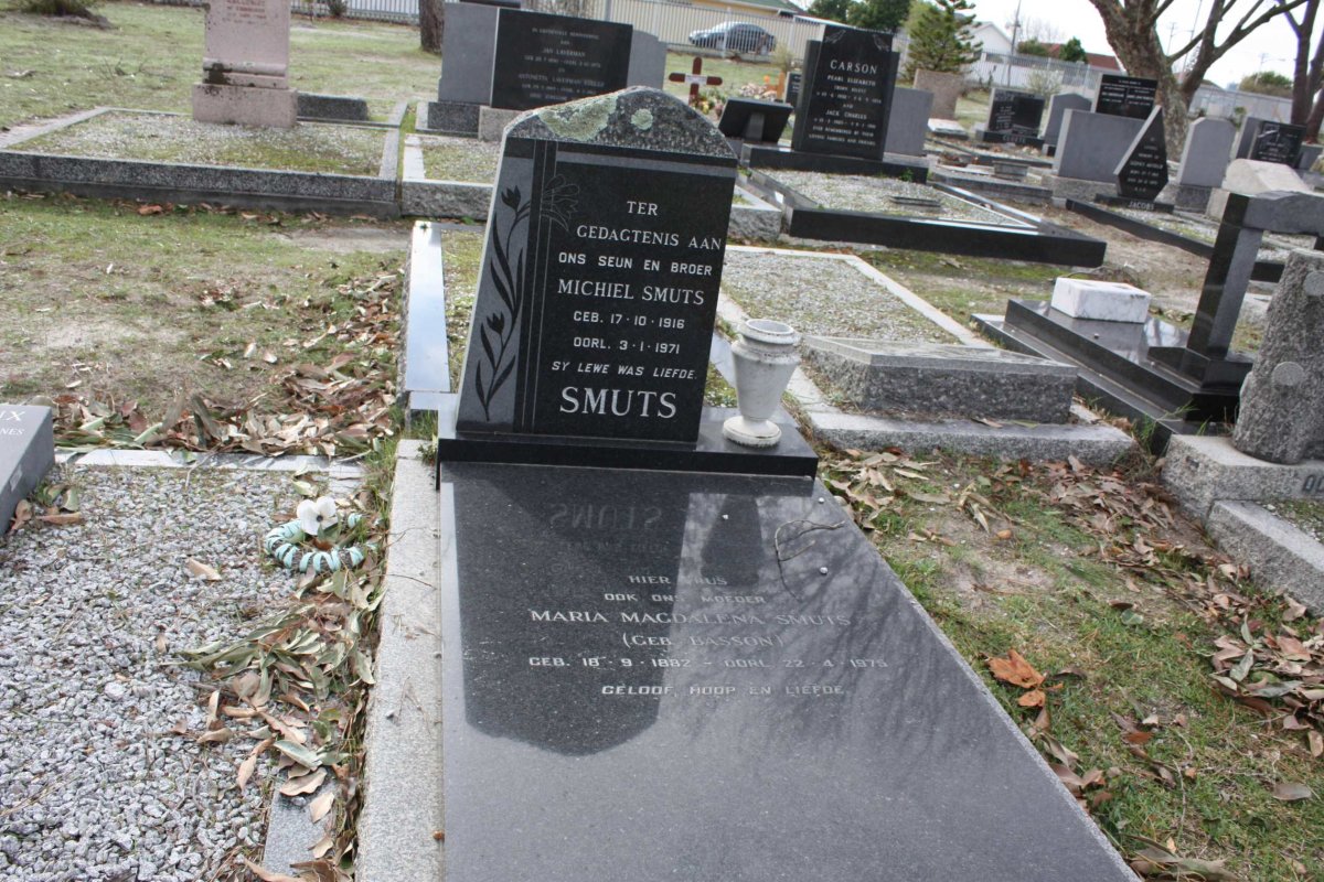 SMUTS Maria Magdalena nee BASSON 1882-1975 :: SMUTS Michiel 1916-1971