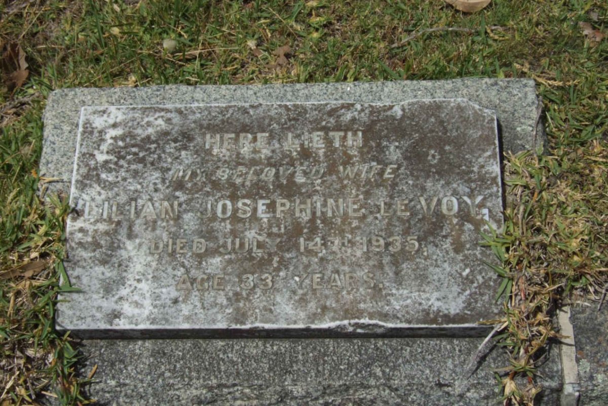 VOY Lilian Josephine, le -1935