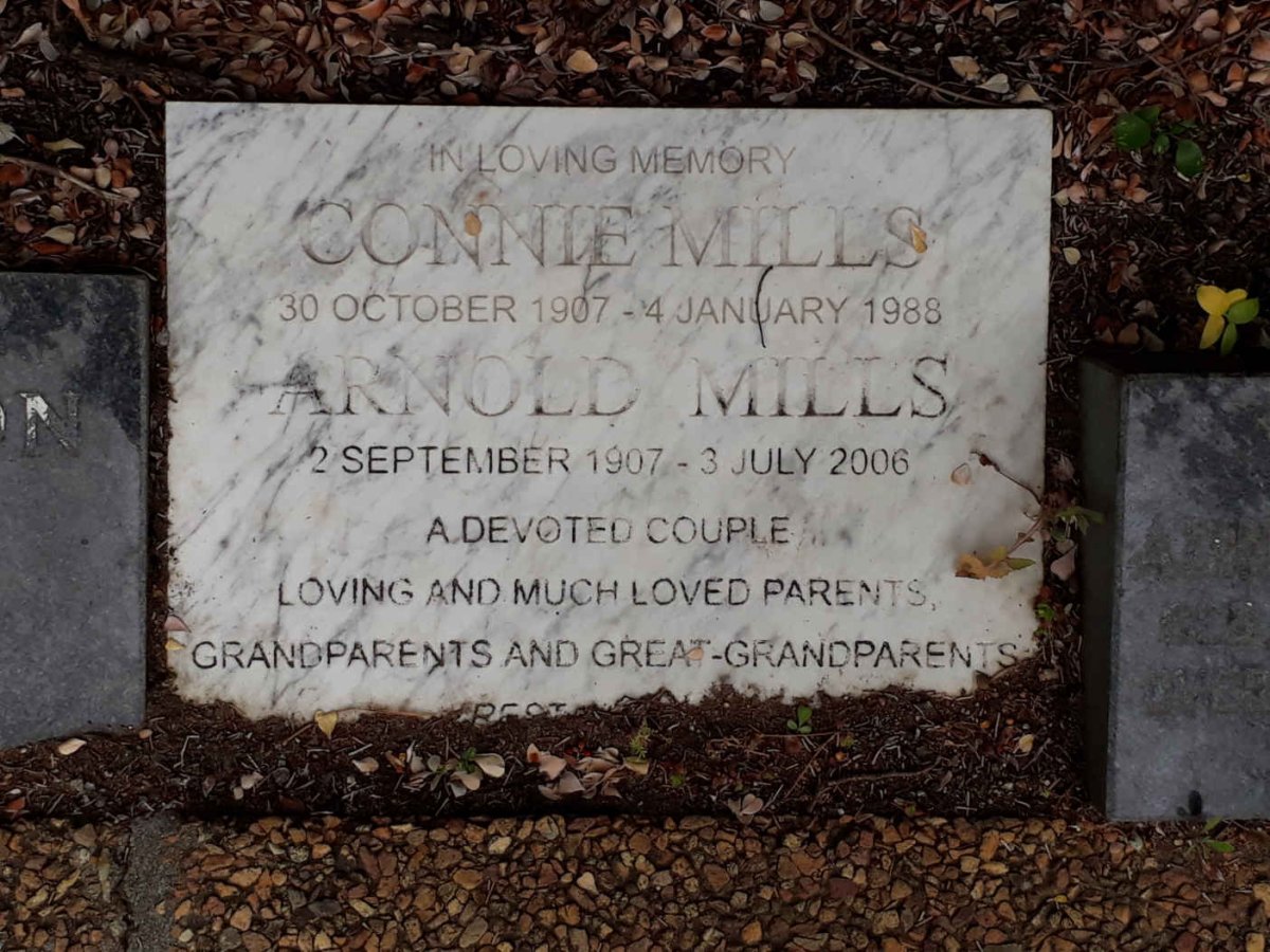MILLS Arnold 1907-2006 &amp; Connie 1907-1988