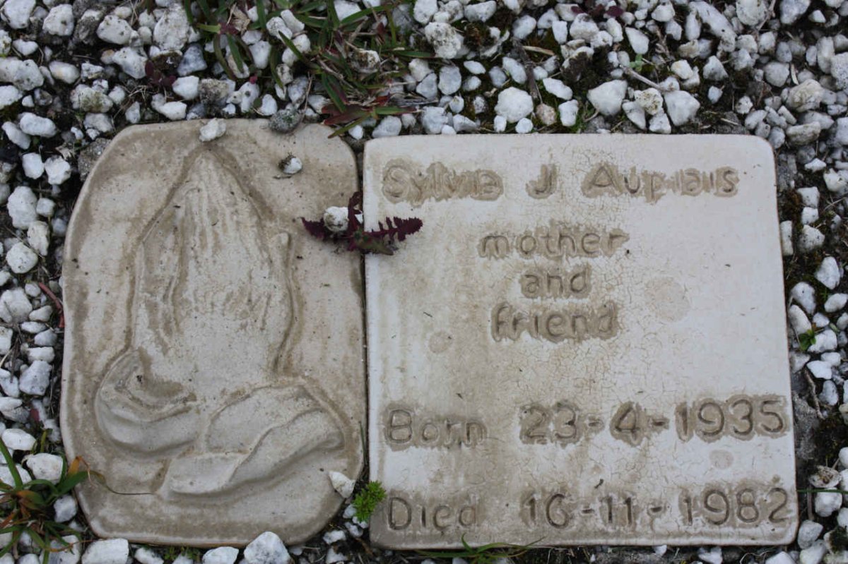 AUPIAIS Sylvia J. 1935-1982
