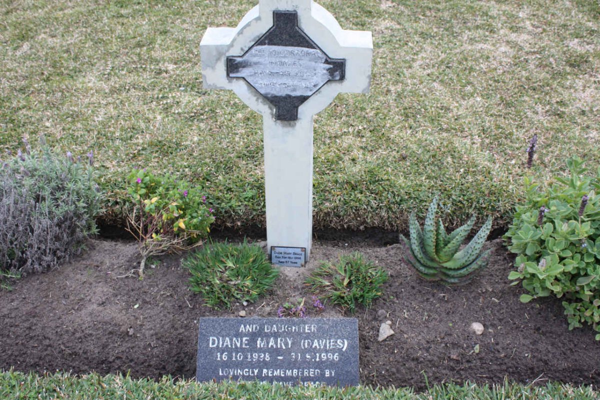 DAVIES H. -1944 :: BRACE Diane Mary nee DAVIES 1938-1996