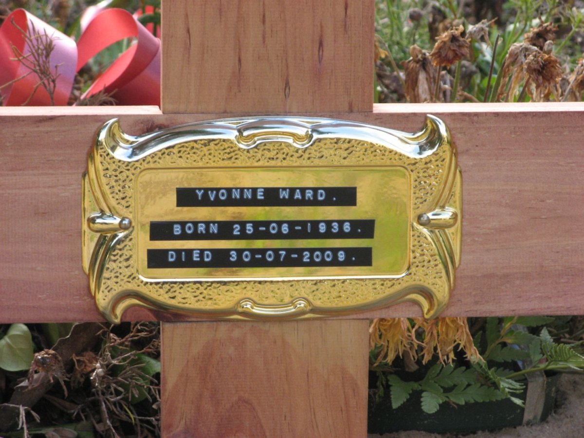 WARD Yvonne 1936-2009