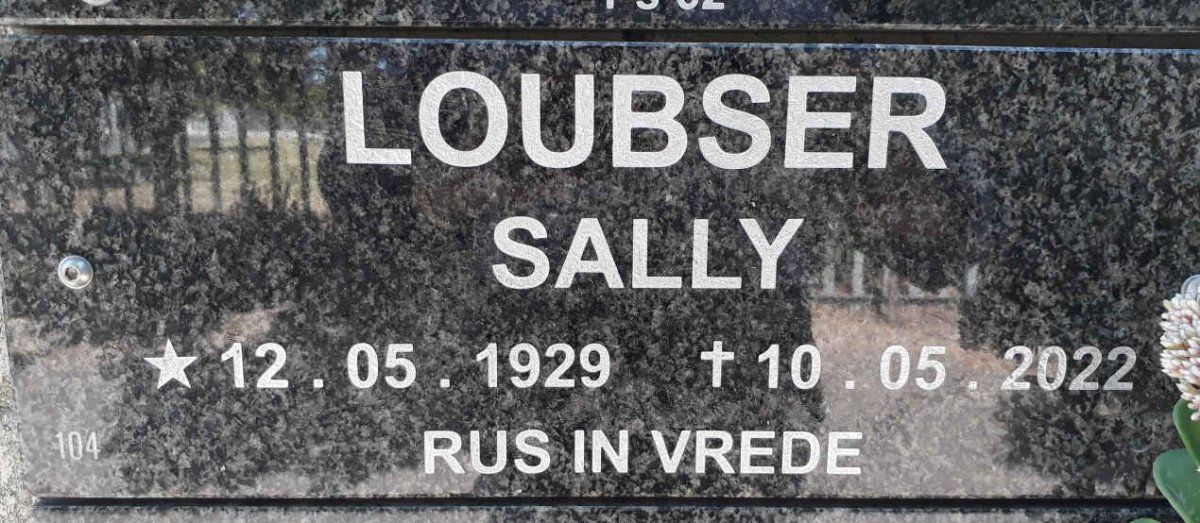 LOUBSER Sally 1929-2022