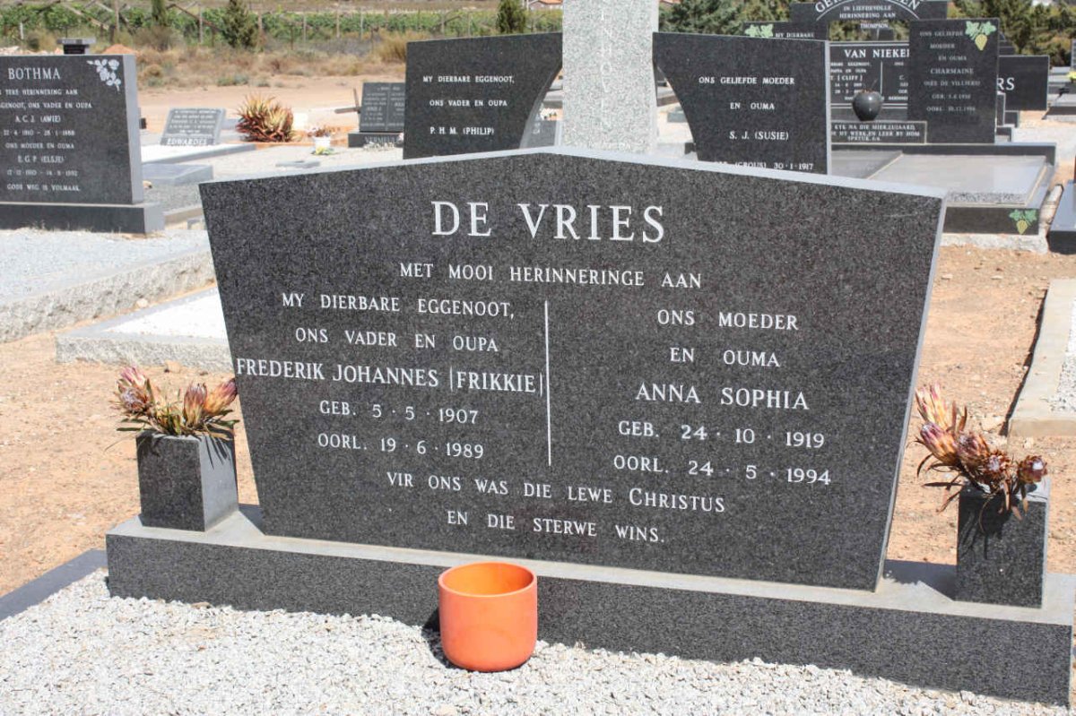 VRIES Frederik Johannes, de 1907-1989 &amp; Anna Sophia 1919-1994