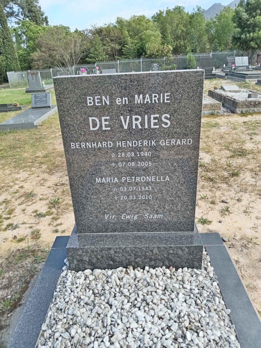 VRIES Bernhard Henderik Gerard, de 1940-2005 &amp; Maria Petronella 1943-2010