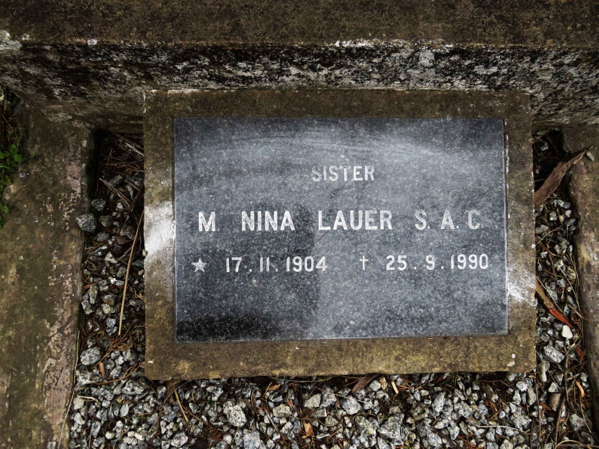 LAUER M. Nina 1904-1990