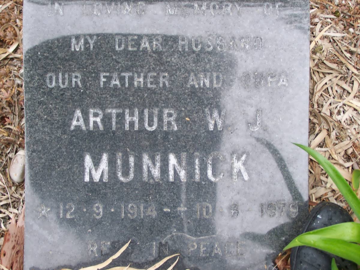 MUNNICK Arthur W.J. 1914-1979