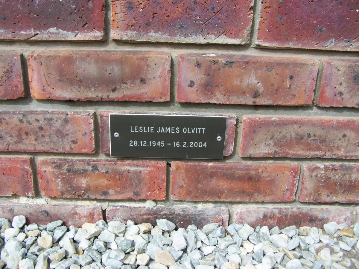 OLVITT Leslie James 1945-2004