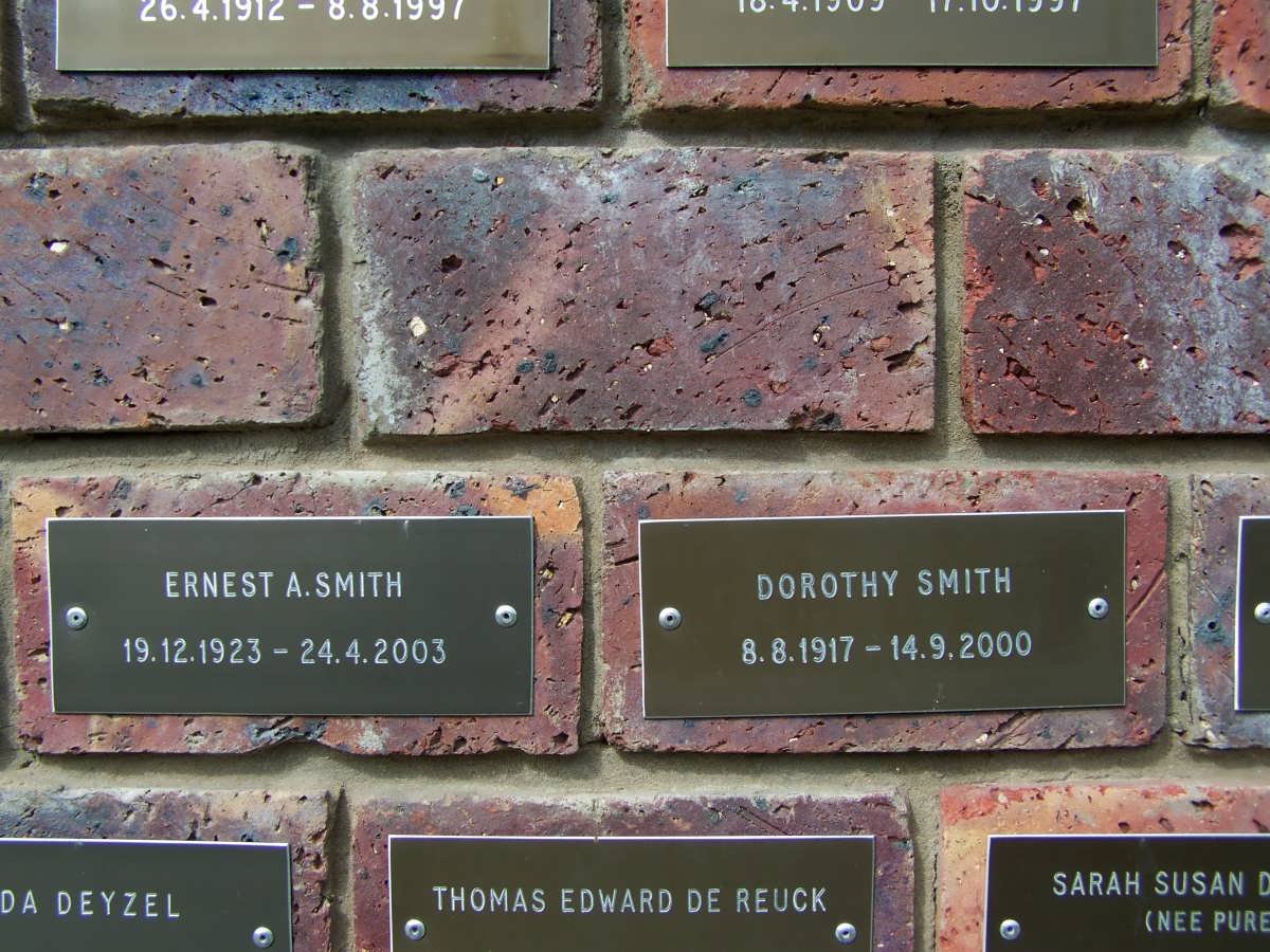 SMITH Ernest A. 1923-2003 :: SMITH Dorothy 1917-2000