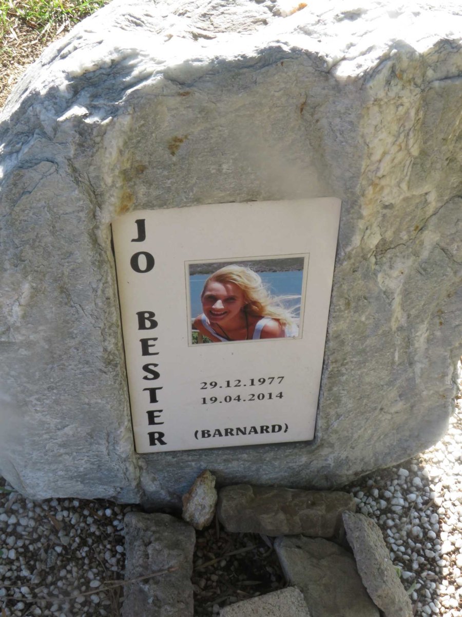 BESTER Jo nee BARNARD 1977-2014