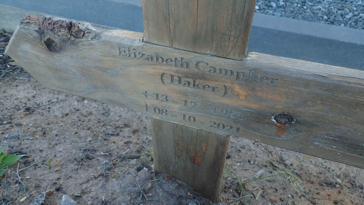 CAMPHER Elizabeth nee HAKER 1951-2021