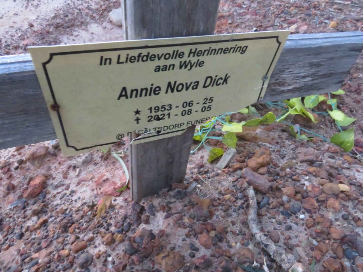 DICK Annie Nova 1953-2021